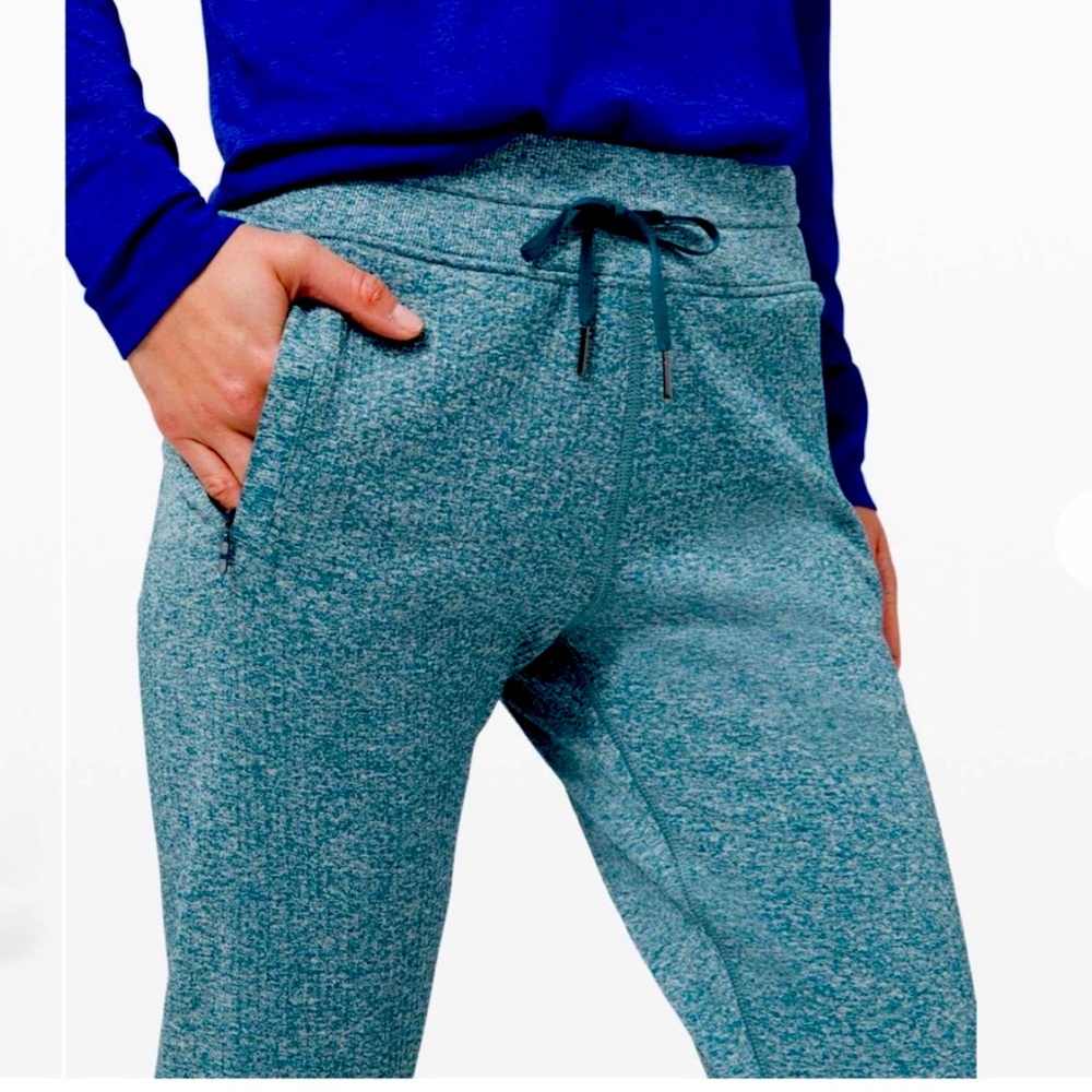 Like new Lululemon jogger with zip pockets, size 0